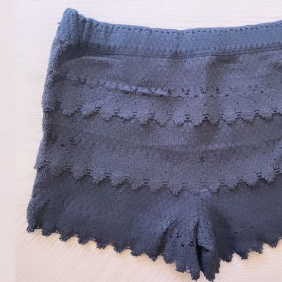 🌹 Black Crochet Layered High Waist Shorts 🌹 - Picture 4 of 4